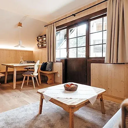ホテル Naturel Hoteldorf Schoenleitn ファアーク・アム・ゼー