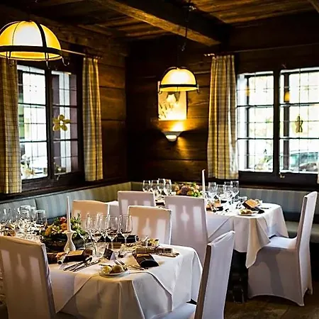 ホテル Naturel Hoteldorf Schoenleitn ファアーク・アム・ゼー