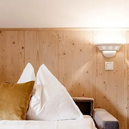 Naturel Hoteldorf Schoenleitn 4* ファアーク・アム・ゼー